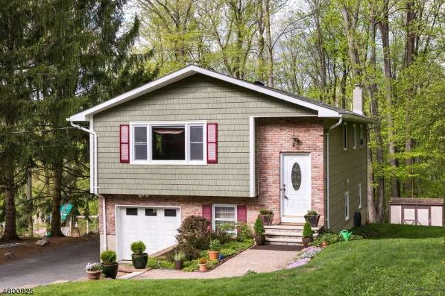 Move-in ready Lake Mohawk home