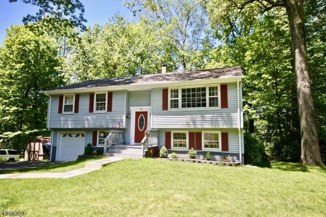 Three-bedroom bi-level in Lake Mohawk district