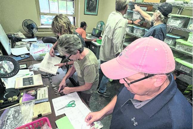 <b>Archaeologists and SCCC students review artifacts from the Bihn Collection at Sterling Hill Mining Museum, Ogdensburg. </b>