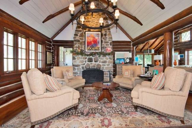 Sophistication and style in lakefront home