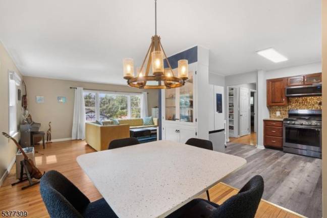 Real estate: Mix of classic and new style