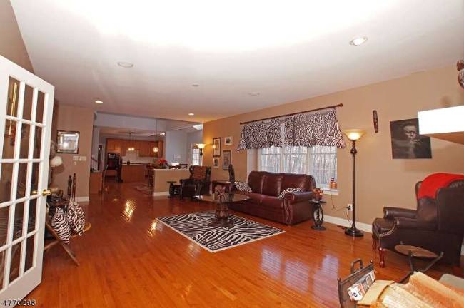 Spacious model home in great neighborhood