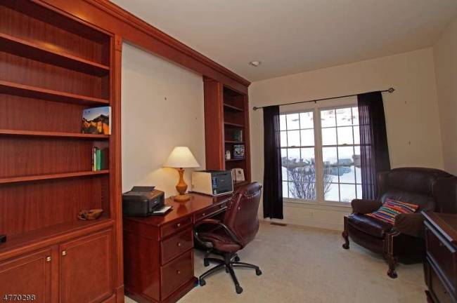 Spacious model home in great neighborhood