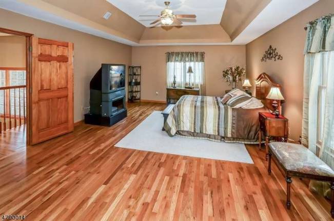 Elegant Colonial on cul-de-sac