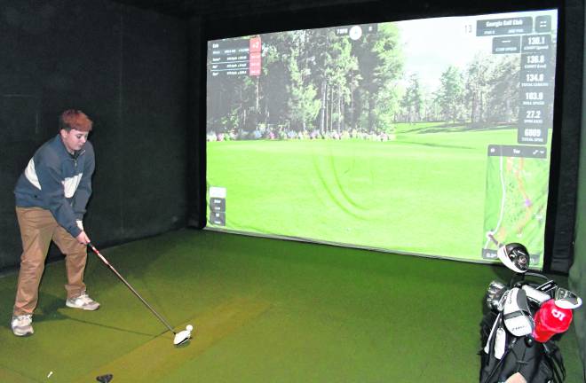 Cole Zerby lines up his shot.