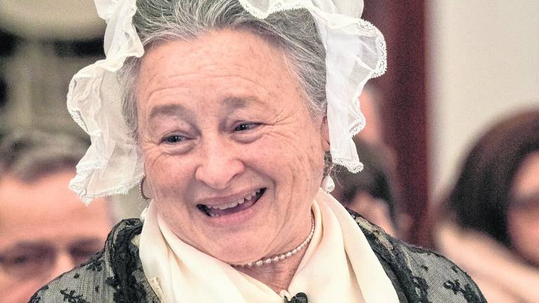 Carol Spacht as Martha Washington