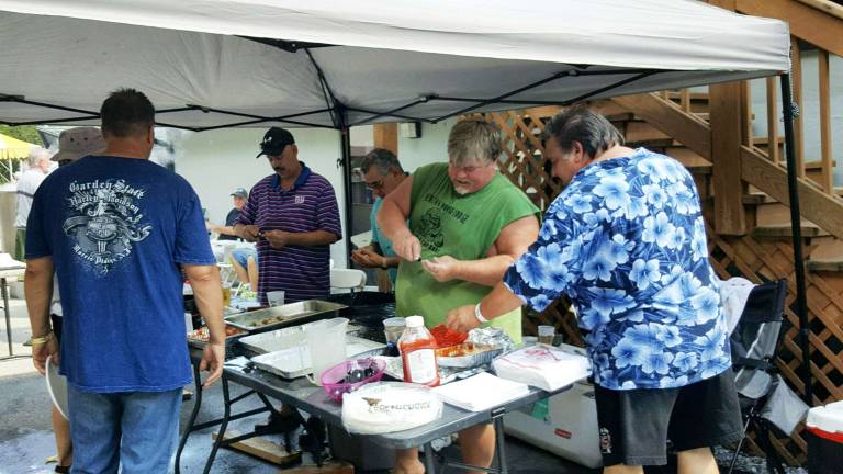 Lodge members prep the clams for the event.