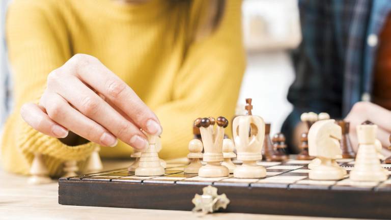 Chess tournament players burn up to 6,000 calories a day