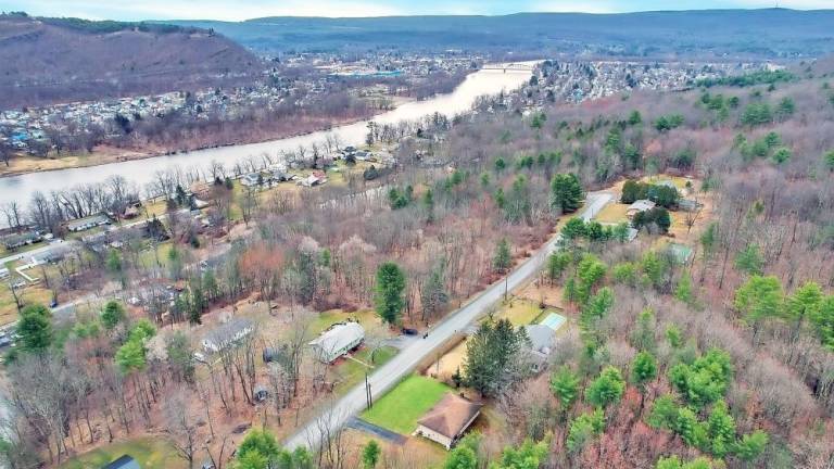 Three-bedroom bilevel offers upgrades and space in a desirable location