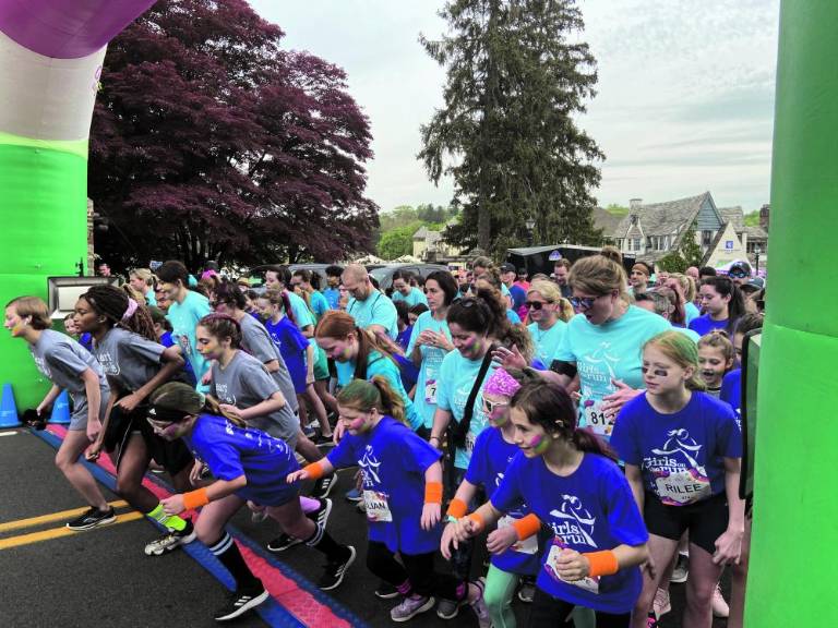 $!Almost 1,000 runners take part in the Girls on the Run New Jersey North 5K
