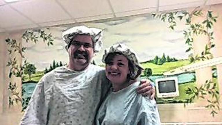 Gary Kawka, left, and Shawn Hoppe prepare for kidney transplant surgery in March 2017.