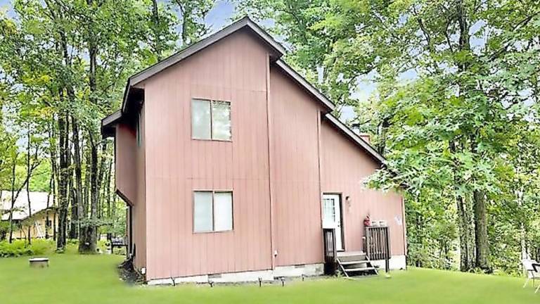Escape to the country or live year-round with lake and pool access