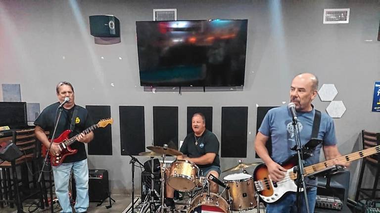 <b>Mile 39 plays Saturday night at Skylands Craft Beer &amp; Wine Garden in Wantage. (Photo courtesy of Mile 39)</b>